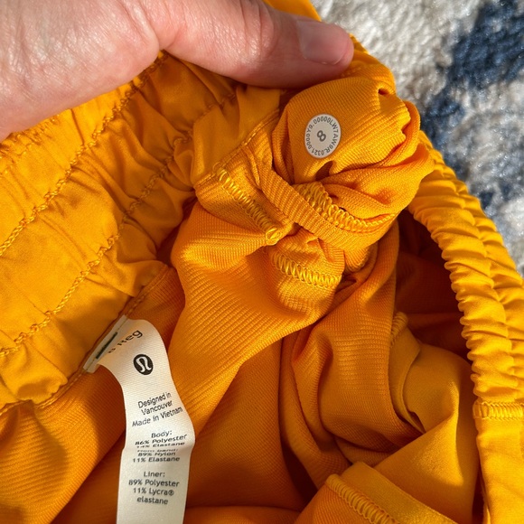 NWOT Lululemon Hotty Hot Short 2.5" - Picture 4 of 6